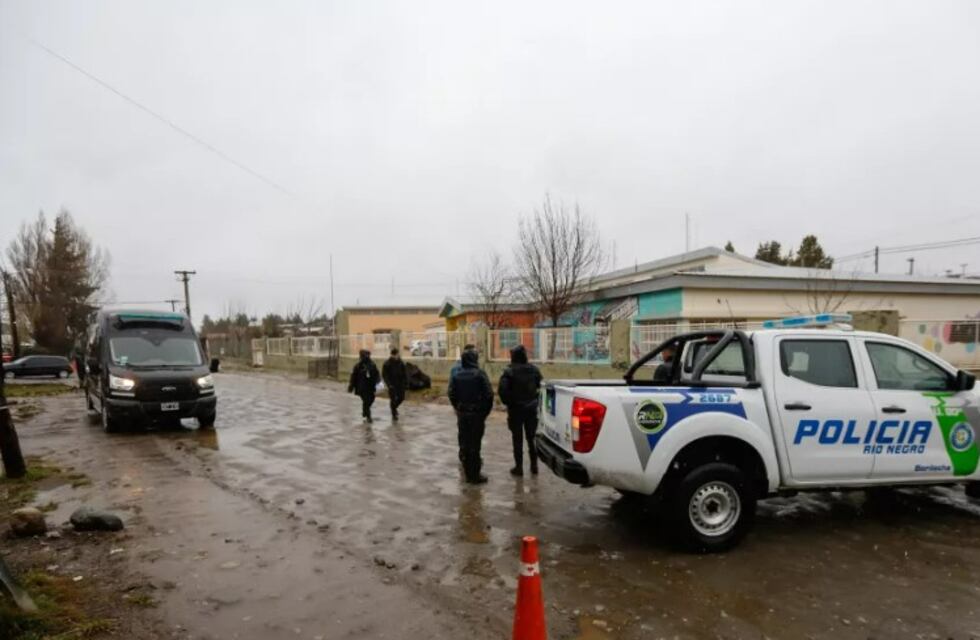 Un alumno llevó una granada al colegio y provocó pánico en la unidad educativa de San Francisco de Bariloche