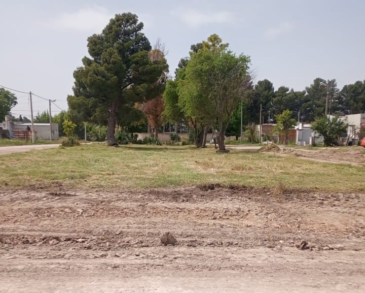 Vecinos del barrio Santa Teresita cuestionan la creación de un nuevo espacio deportivo mientras la plaza sigue inconlusa