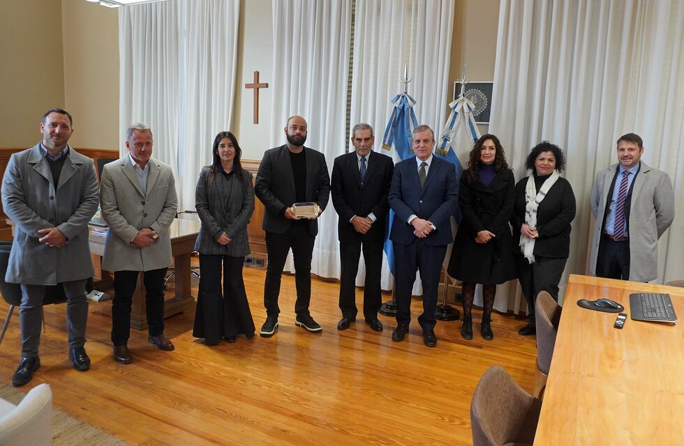 Visita de un especialista brasileño en inteligencia artificial a Tribunales