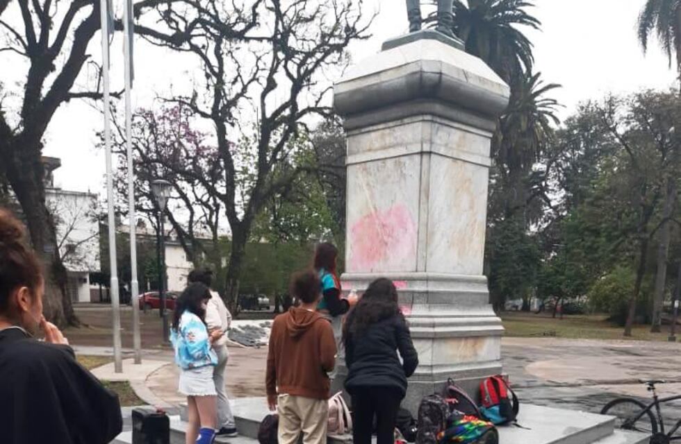 Vandalizaron el Monumento al General Manuel Belgrano