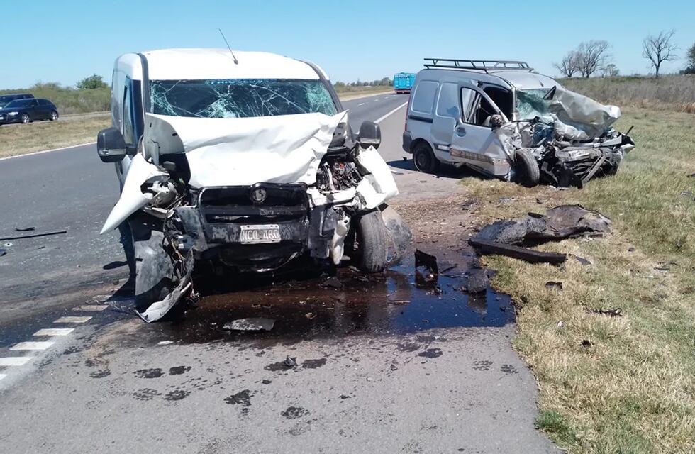 Choque fatal en autopista Rosario-Santa Fe: tres muertos al colisionar dos autos de frente