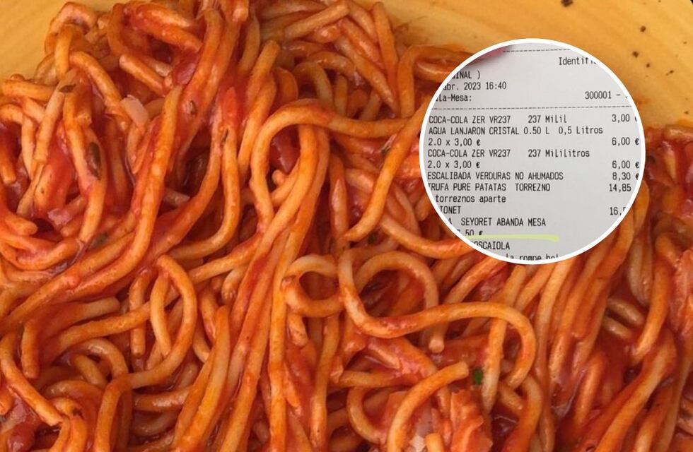 Salió a comer a un restaurante, pidió espaguetis con salsa sin carne y se indignó al recibir el ticket