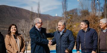 La Provincia trabaja en la asistencia a damnificados y en proyectos estratégicos como la conexión eléctrica con Farallón Negro.