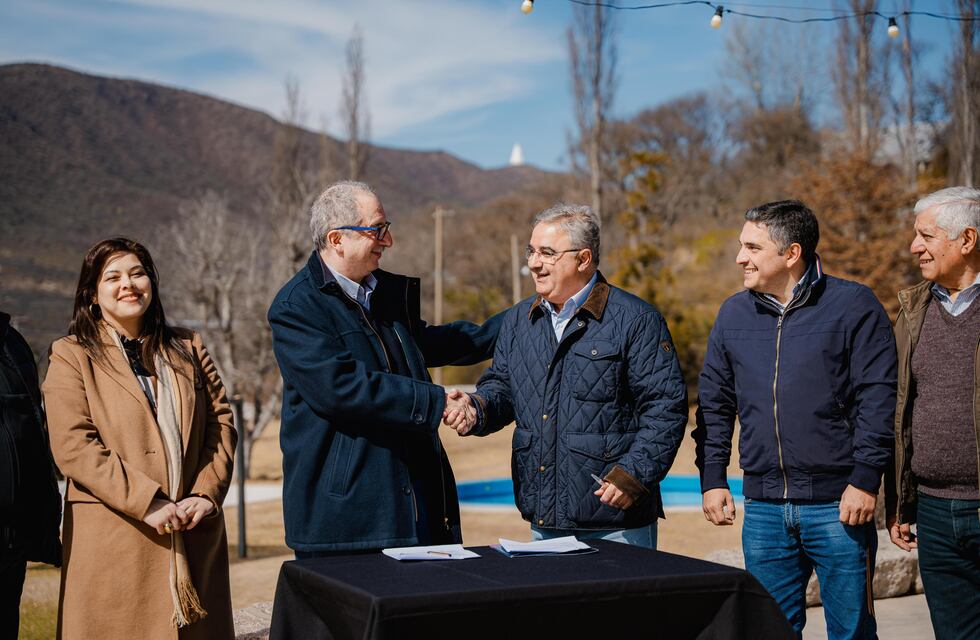 Emergencia en Laguna Blanca: el Gobierno continúa la asistencia