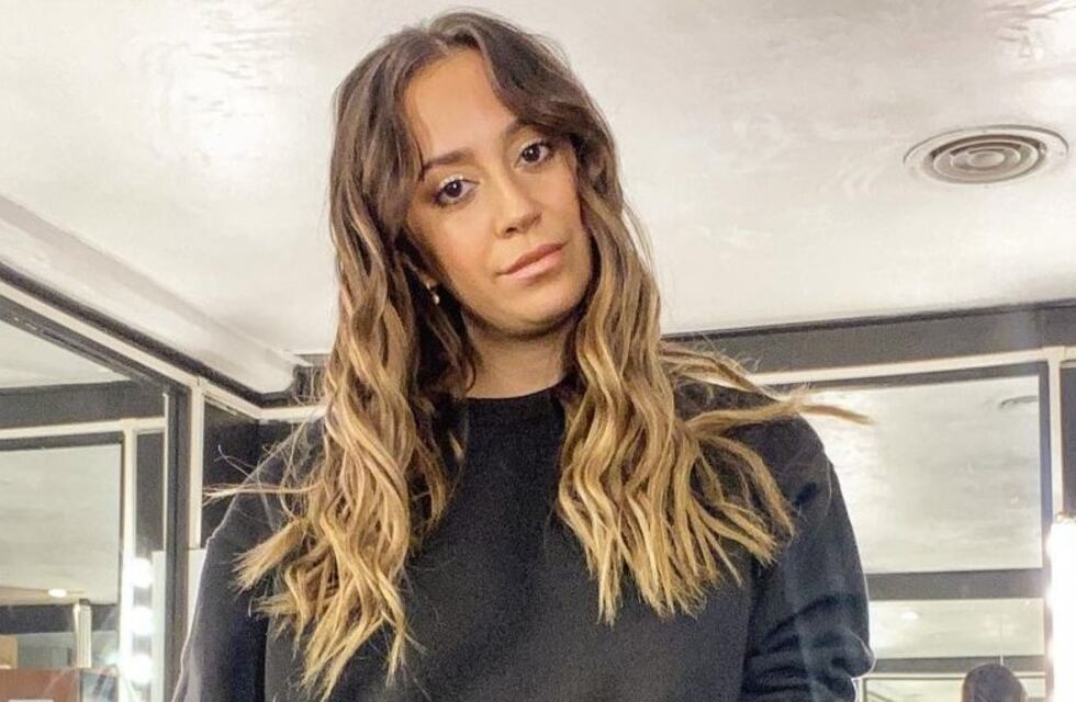 Chaqueta de cuero, choker estilo correa y corpiño escotado: la cautivante producción de fotos de Nai Awada