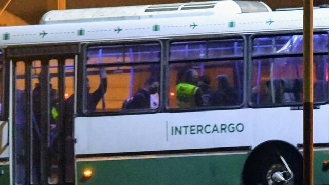 La "Pulga" partió este miércoles a la noche desde el Aeropuerto Internacional "Islas Malvinas". (Juan José García)