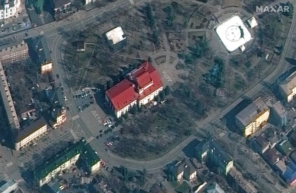 Conflicto Rusia-Ucrania: Moscú ignoró que un teatro tenía niños y refugiados previo a un ataque