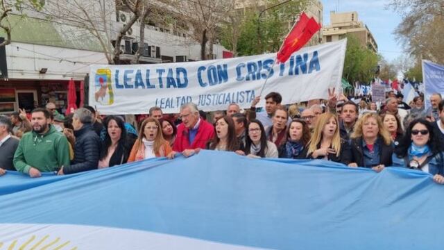 La movilización se desarrolló en las intersecciones de la Plaza 25.