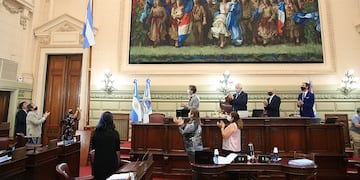 El debate comenzó este lunes por la tarde en la capital. (@camaradipsf)