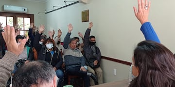 Afiliados a APUAP Jujuy decidieron participar de una marcha este jueves en contra de la inflación y los aumentos en las facturas de energía eléctrica.