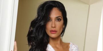 Silvina Escudero posó en la pileta con una microbikini rosa
