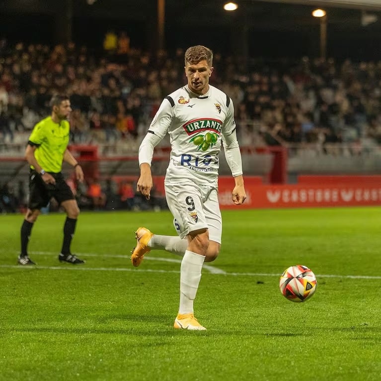 Gianluca Simeone en acción.