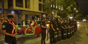 Papá Noel en el cacerolazo contra Milei en Córdoba.