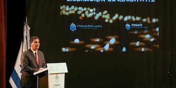 “Es muy importante la política de Estado para conmemorar un crimen que se llevó a seis millones de miembros de la comunidad judía” expresó Capitanich.