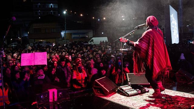 Vecinos disfrutaron de un recital en homenaje a los veteranos de Malvinas.