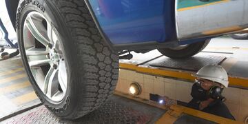 A partir de enero del año próximo se exigirá la oblea de RTO a todos los autos y vehículos mendocinos. Foto: Archivo / los Andes.