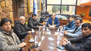 El vicegobernador Alberto Bernis recibió en el despacho de Presidencia de la Legislatura a los dirigentes de la CGT Jujuy Julio Vilte, Luis Cabana, Ramón Neyra, Freddy Berdeja, Francisco Montes y Ariel Vargas.