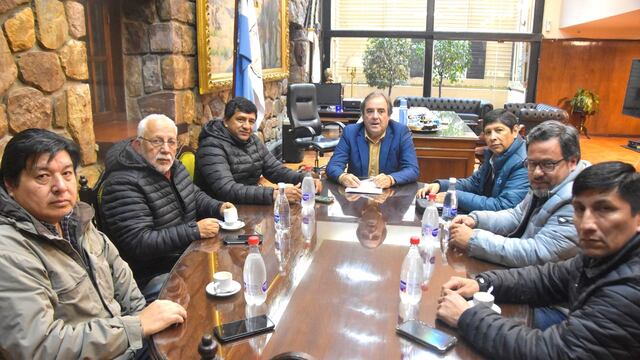 El vicegobernador Alberto Bernis recibió en el despacho de Presidencia de la Legislatura a los dirigentes de la CGT Jujuy Julio Vilte, Luis Cabana, Ramón Neyra, Freddy Berdeja, Francisco Montes y Ariel Vargas.