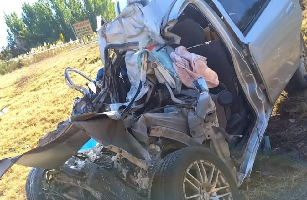 Impactante tragedia: una mujer murió tras chocar de frente contra un camión en San Carlos