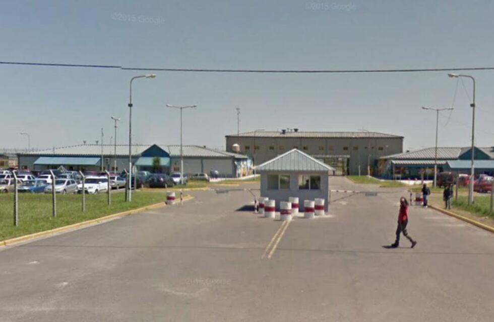 Motín en Ezeiza: tres reclusos tomaron de rehén a un policía durante la madrugada