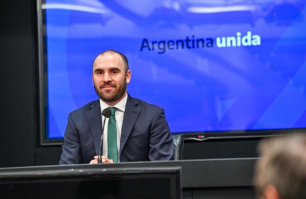 Guzmán refinanció toda la deuda de septiembre y le quedaron $18.220 millones extra en caja