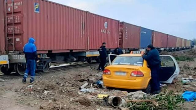 El taxi fue arrollado por un tren de carga, en Córdoba.