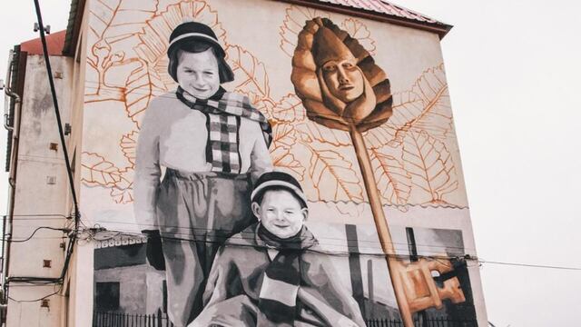 Este proyecto cuenta con 7 metros de alto se llevo adelante por la Secretaria de Cultura y Educación de la municipalidad de Ushuaia a través del Programa de Muralismo de la Municipalidad, coordinado por la Subsecretaria de Cultura, Belén Molina.