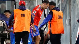 El defensor de Talleres, Matías Catalán, se lesionó jugando para Chile en eliminatorias (Foto: Captura @TNTSportsCL)-.