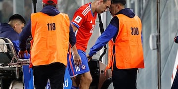 El defensor de Talleres, Matías Catalán, se lesionó jugando para Chile en eliminatorias (Foto: Captura @TNTSportsCL)-.