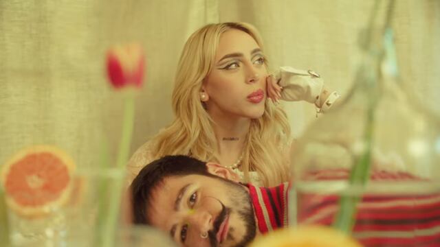 Camilo y Nicki Nicole en el video de Naturaleza (Captura de video).