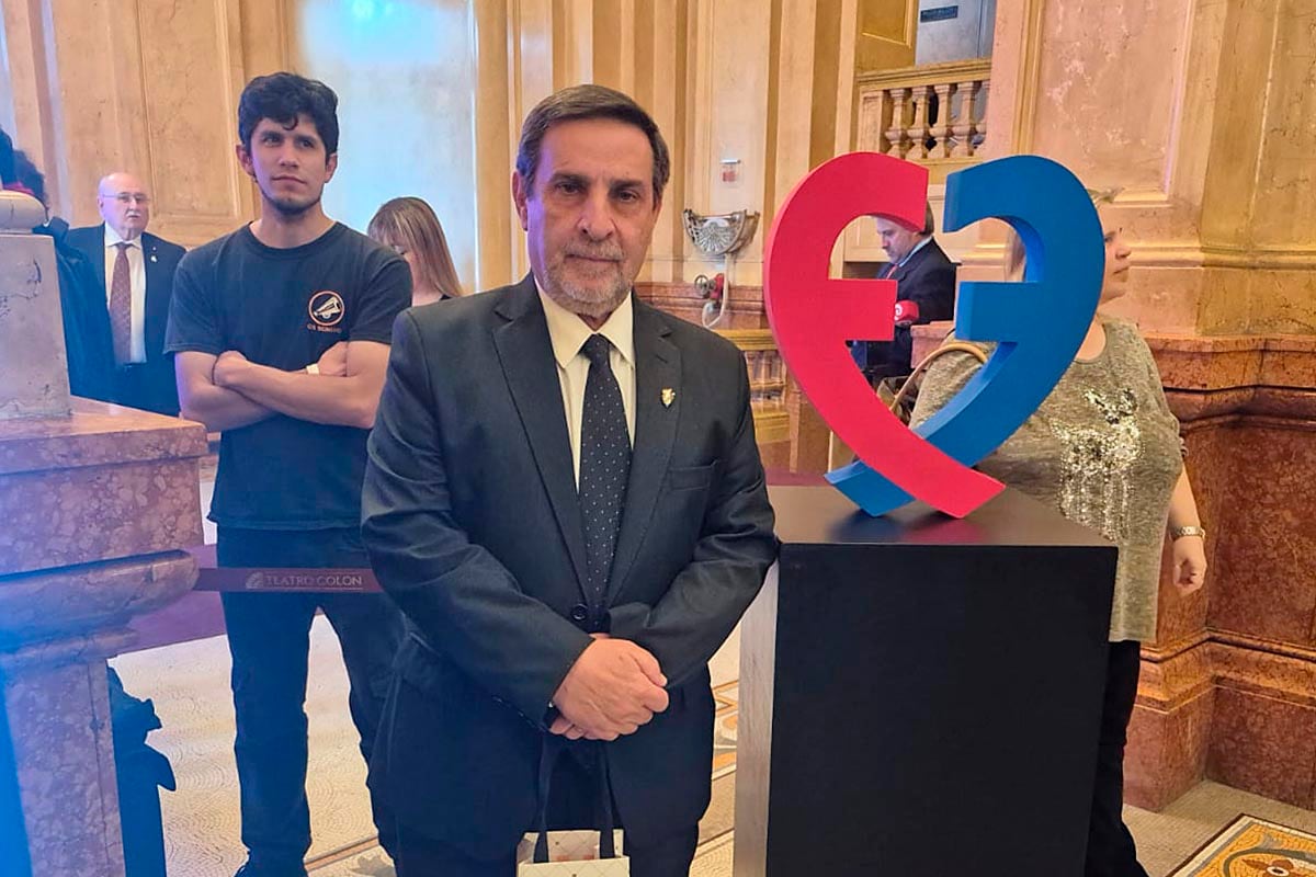 El titular de Salud Pública representó a Tucumán en la gala por los 50 años de la Fundación, en el Día Mundial del Corazón.