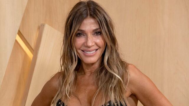 Con malla tropical y a la orilla de la pileta, Catherine Fulop mostró su belleza a los 58 años: “Nunca te achiques”.