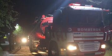 Casa incendiada en la madrugada de este 14 de mayo en San Antonio de Arredondo. (Foto: Facebook / Bomberos Icho Cruz).