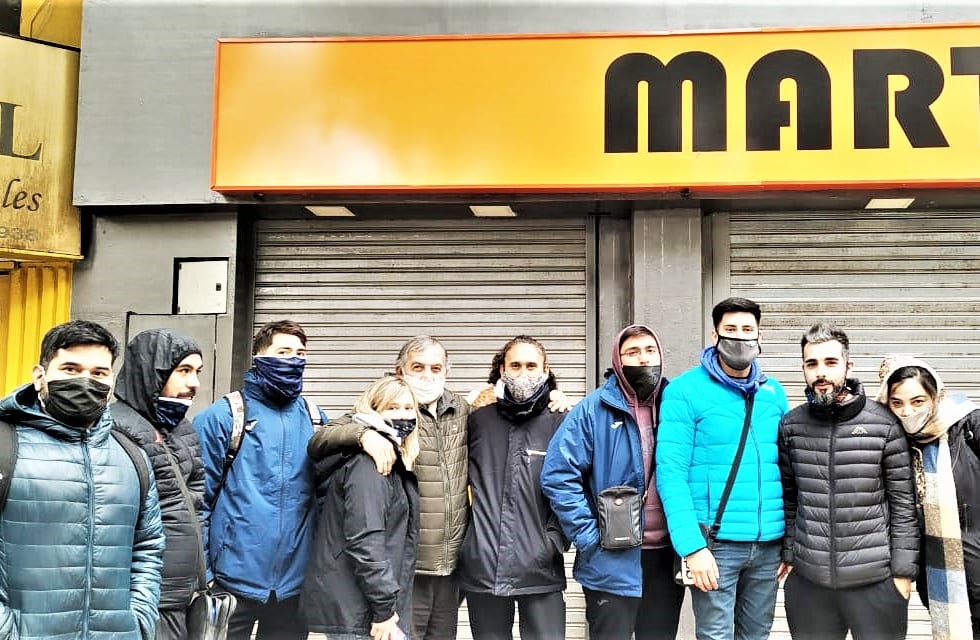 Para pagarle a los empleados que quedaron sin trabajo, se viene una mega subasta de zapatillas