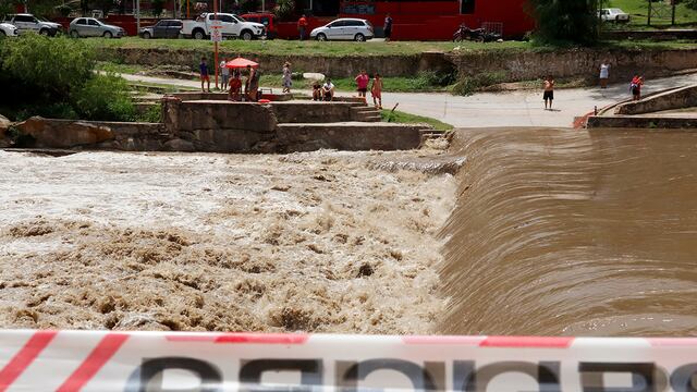 Crecida luego de la fuerte tormenta en el río San Antonio de Villa Carlos Paz, Córdoba. (La Voz)