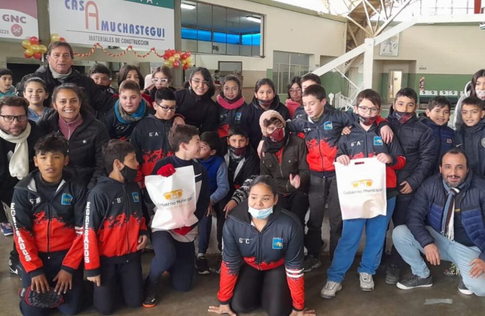 Se jugó nomás el partido de Handball más largo del Mundo en Arroyito y también en Ushuaia