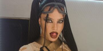 Emilia Mernes se roba todas las miradas.