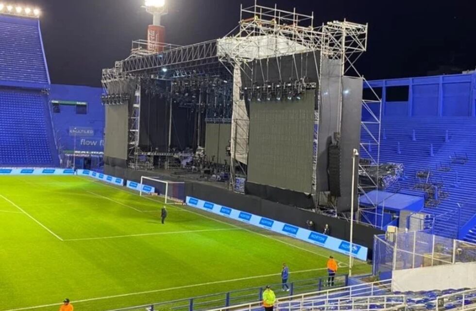 Los mejores memes y reacciones al escenario detrás de los arcos en Vélez - Banfield