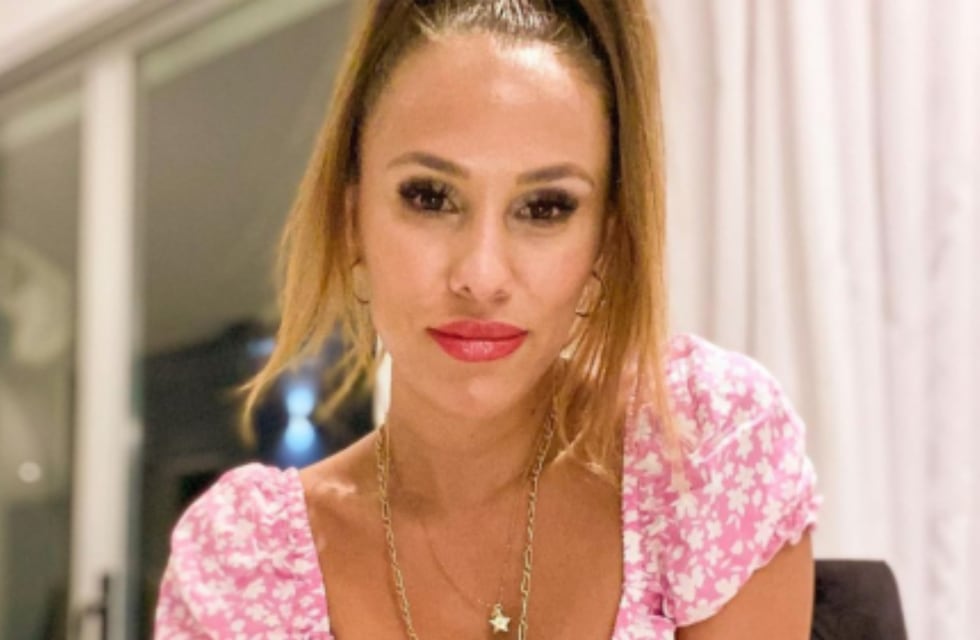 De espaldas a la cámara, Barby Silenzi lució su figura con un ajustado conjunto deportivo celeste