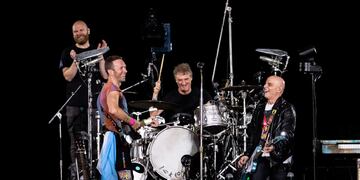 Chris Martin se tatuó en el brazo "Gracias totales".