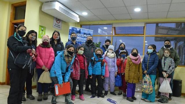 Estudiantes de Tolhuin recorrieron la ciudad en el marco del programa "Turismo Social y Concientización".