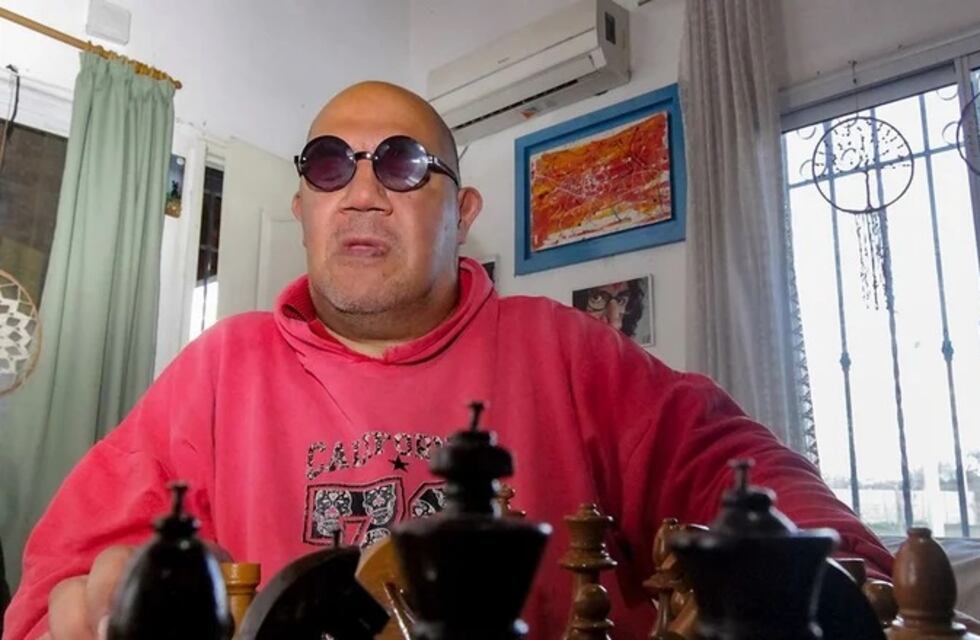 Es ciego y campeón de ajedrez: conocé a Víctor, el villamercedino que supo ganarle a la oscuridad