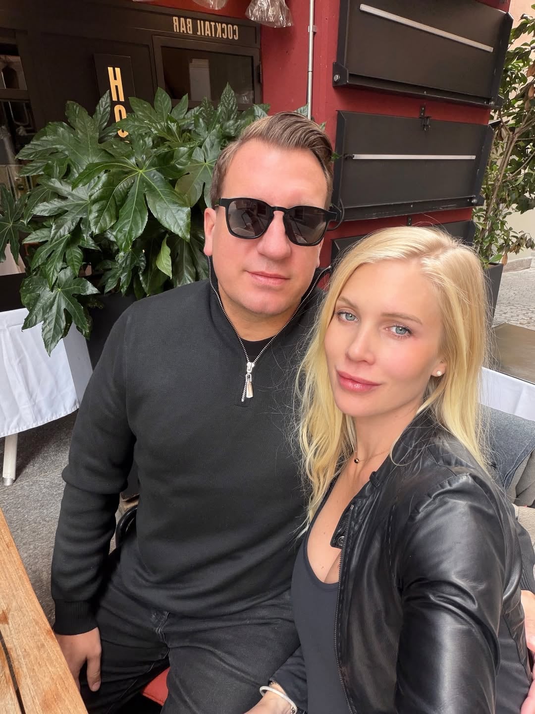Maxi López y su esposa