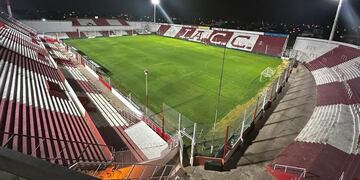 Las nuevas torres del estadio de Instituto, con las luces calibradas.
