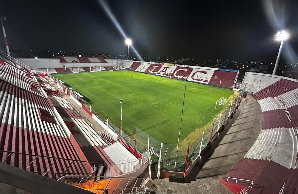 Instituto sigue con luz propia: calibraron las nuevas torres de iluminación