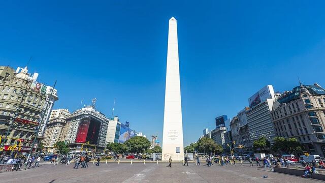 El Obelisco cuenta con 67,5 metros de altura y fue inaugurado el 23 de mayo de 1936.