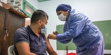 Continúa la vacunación libre en el Predio del Ferrocarril de Zavalla.