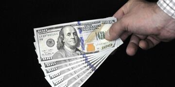 Con el comienzo de un nuevo mes, los pequeños ahorristas pueden acceder a la compra de los 200 dólares que habilita el Gobierno Nacional. Foto: La Voz/Archivo.