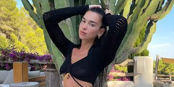 Dua Lipa conquista con sus looks durante sus vacaciones. (Foto: Instagram)