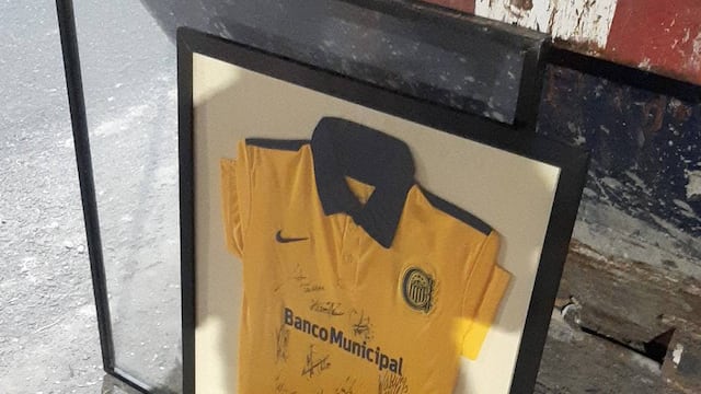 El cuadro fue descartado en la vía pública junto con otro marco.